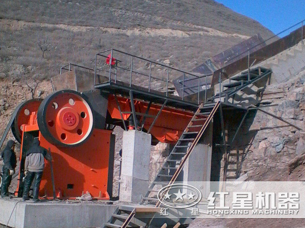 環保顎式破碎機“披綠”礦山