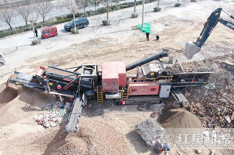 建筑廢料粉碎機工作現(xiàn)場圖片