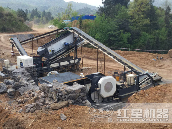 移動式的小型石子粉碎機雙機聯合作業現場