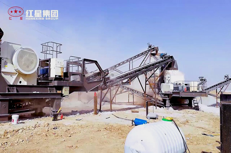 處理建筑垃圾的現場圖