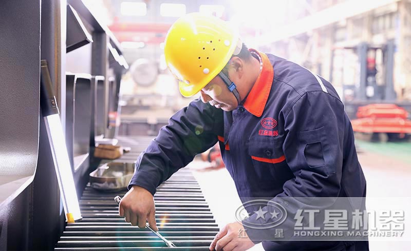 紅星機器工人作業圖