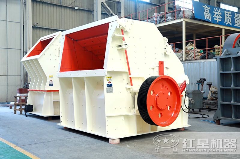 中碎式反擊破礦石粉碎機