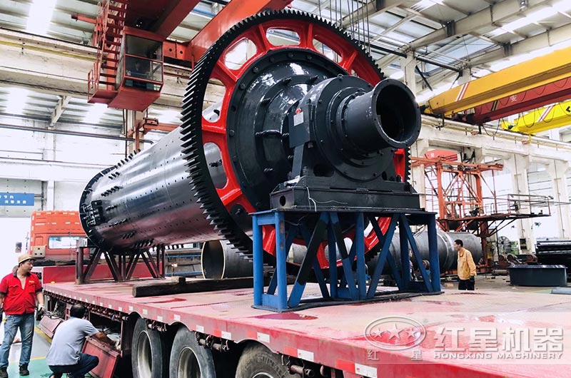 1.5米球磨機裝車發(fā)往客戶現(xiàn)場